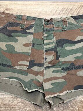 Forever 21 Camo Cutoff Shorts | Size M